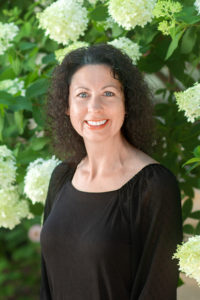 Stephanie Oakes Profile Image